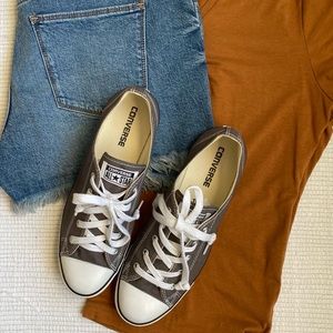 Women’s Gray Converse Lo-top